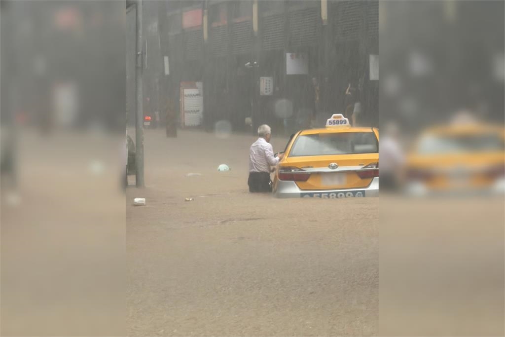 快新聞／雨彈開炸！北市內湖路三段驚傳淹水「小黃幾近滅頂」