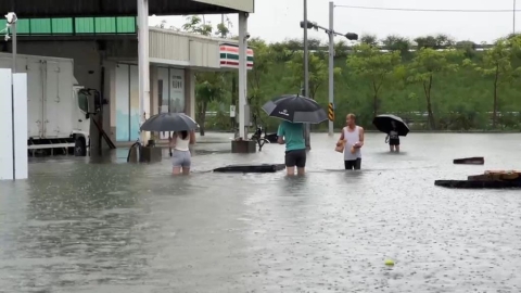 台南仁德民宅泡水「水深及腰」　文華路駕訓班１０教練車全泡水