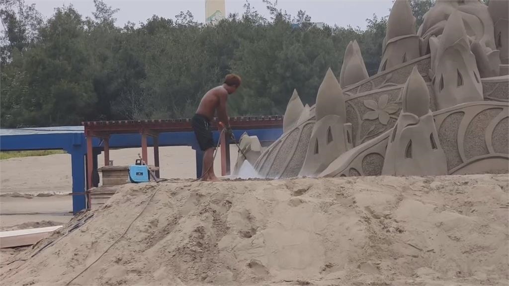 苗栗通霄沙雕藝術節７／４登場　啟動防颱作業噴灑環保膠形成盔甲