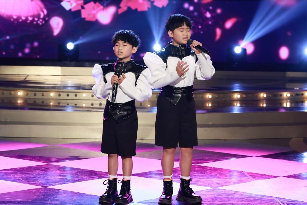 《超級冰冰Show》9歲小歌手唱歌裙子被硬扯！台上「內褲全露出」全場看傻
