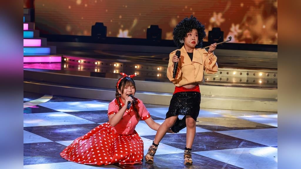 《超級冰冰Show》小歌手女裝大變身！裙下竟藏「驚喜彩蛋」全場暴動：嚇死了