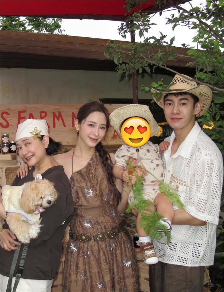 歐陽妮妮大曬三代同框照！63歲傅娟凍齡狀態成焦點　網驚：基因太強大