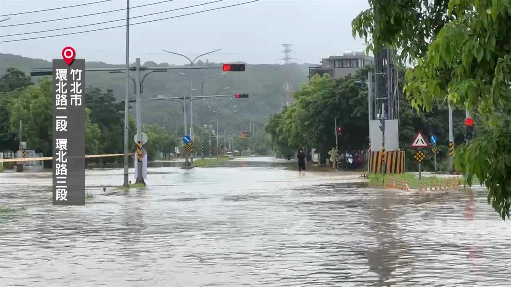 暴雨襲擊！竹北災情慘 通勤族受困、社區邊坡土石流