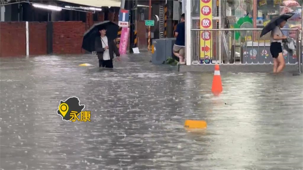 大雨釀災! 台南崑山科大淹水"水深及腰" 社區地下室"機車滅頂"