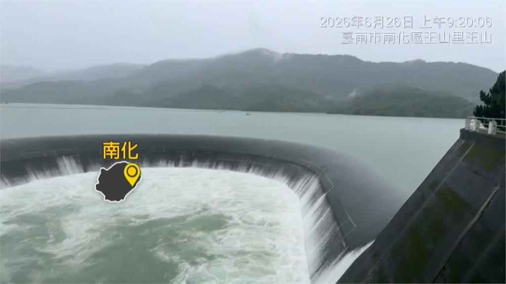 大雨釀災! 台南崑山科大淹水"水深及腰" 社區地下室"機車滅頂"