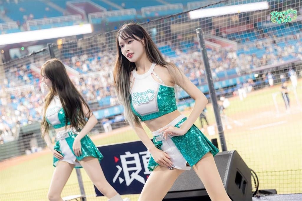 啦啦隊／洋基女孩登樂天棒球場！高挑身形成嬌點　最難忘香汗淋漓全身濕