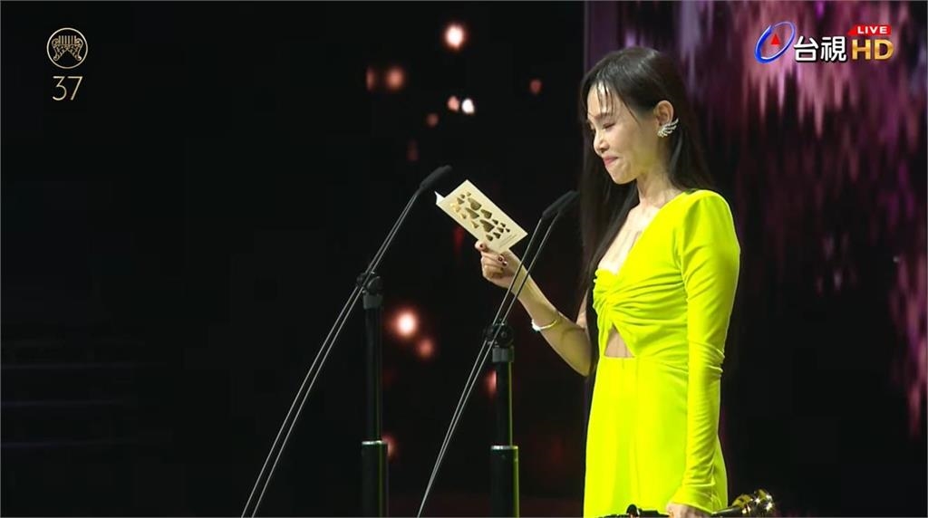 金曲37／得獎不斷更新！小寒獲「最佳作詞人獎」彭佳慧代領上台