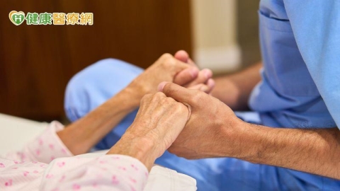 逾6成末期病人曾經歷疼痛 食藥署談止痛藥物於安寧緩和治療應用