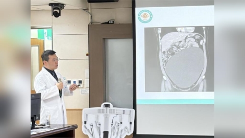 19歲女大生月經異常才知藏「30cm巨腫瘤」   機械手臂順利拆彈
