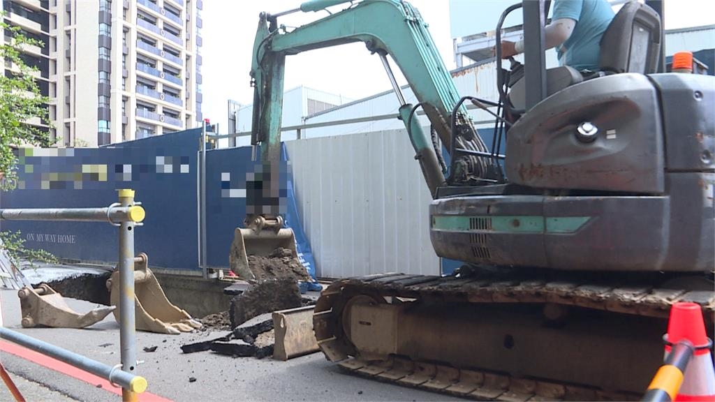 台中大里新建案現3米深天坑 疑建商抽地下水"回填掩蓋"