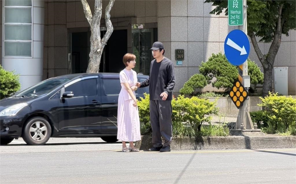 《豆腐媽媽》虐戀再升級！吳政澔毀容藏身分守護王晴　街頭相認戲拍到「含淚輪迴」