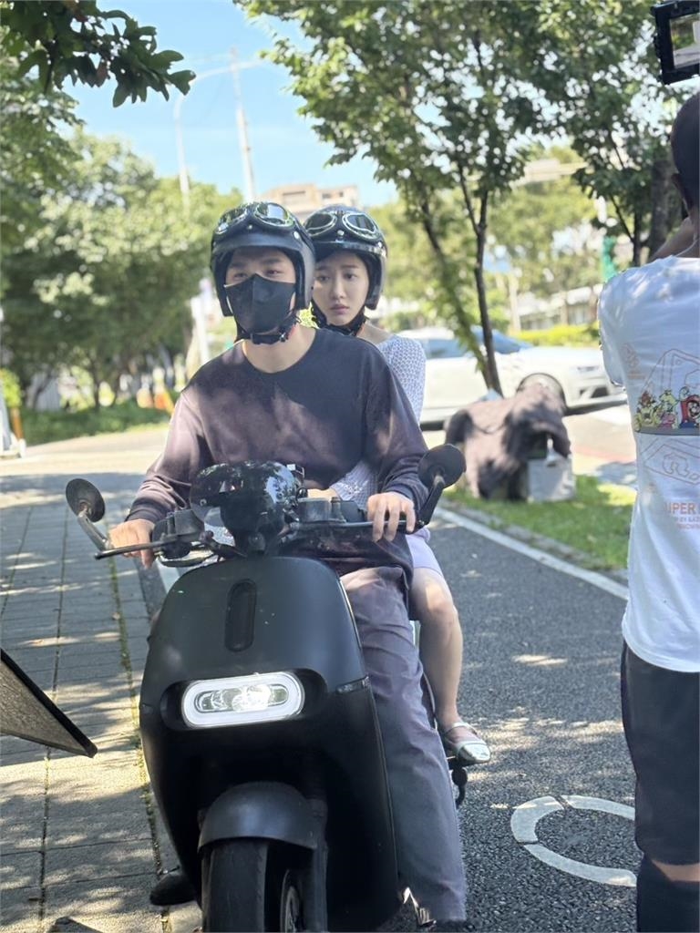 《豆腐媽媽》虐戀再升級！吳政澔毀容藏身分守護王晴　街頭相認戲拍到「含淚輪迴」