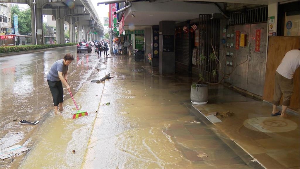 60歲阿伯清理豪雨積水！一週後突高燒、肝衰竭　全因「1壞習慣」險沒命