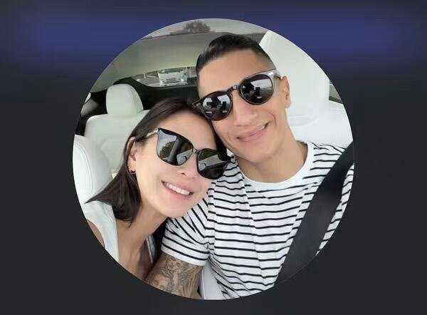 接近節目尾聲，江語晨被挖出與一名外國男子甜蜜合照。（圖／翻攝自微博）