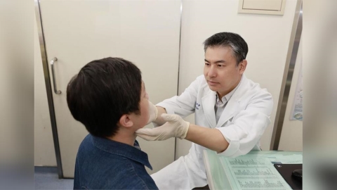 鼾聲大、睡不飽5症狀恐呼吸中止症！   「肥舌根」最常惹禍