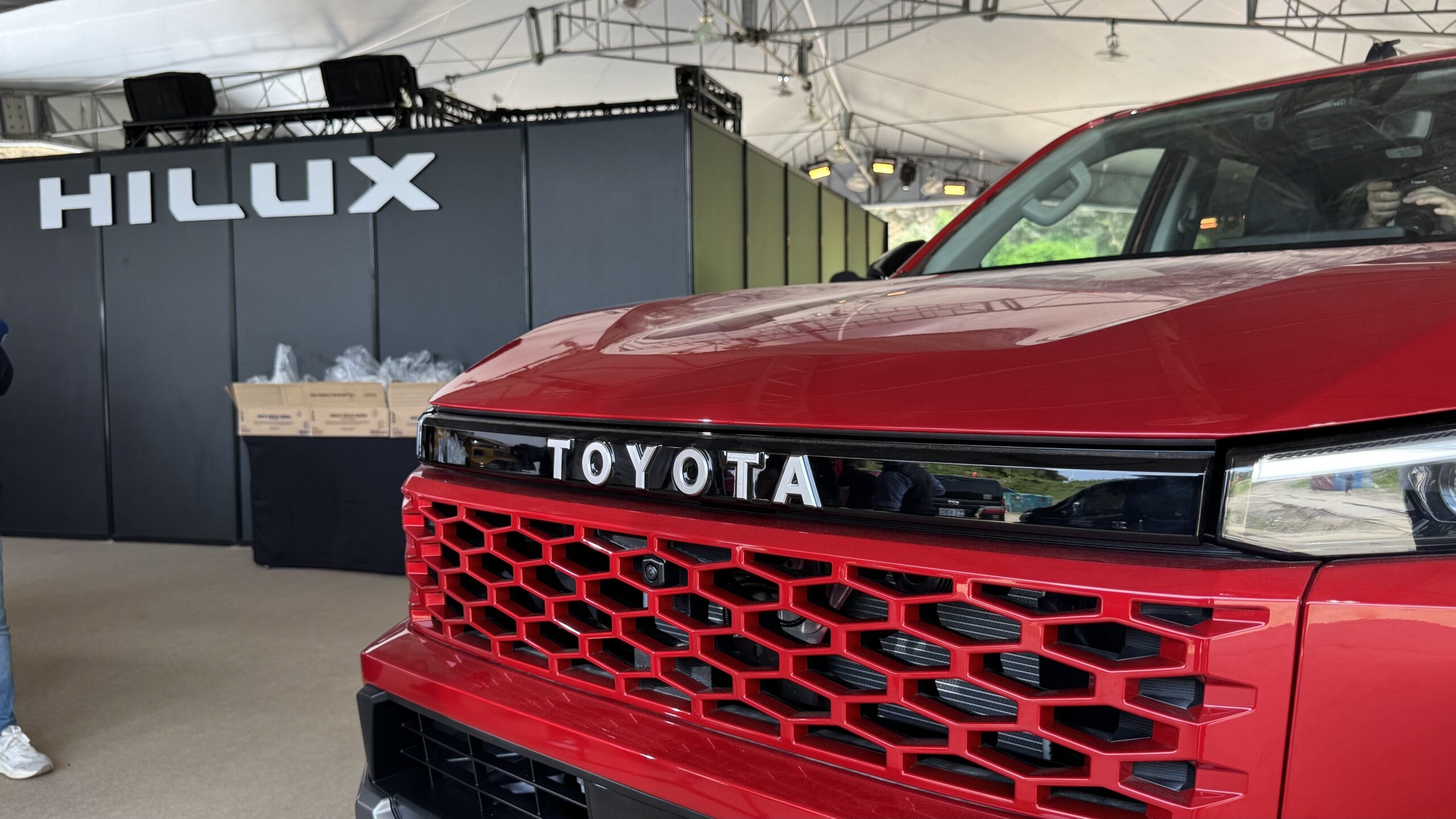 全新大改款 TOYOTA Hilux 重新定義「硬漢皮卡」的舒適新日常