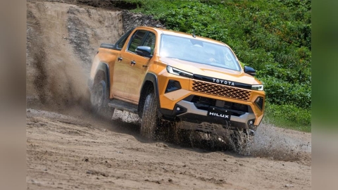 全新大改款 TOYOTA Hilux 重新定義「硬漢皮卡」的舒適新日常