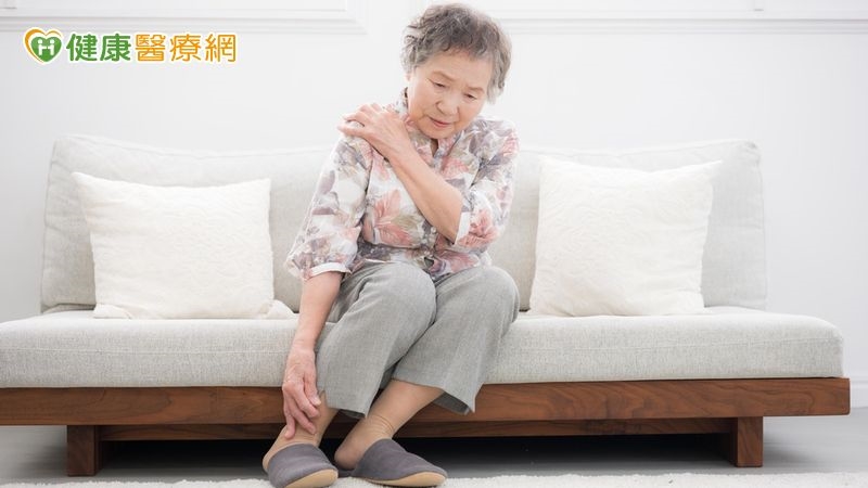 中風後手腳灼熱痛是怎麼了?醫師解析常見4大慢性疼痛與治療