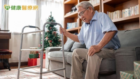 中風後手腳灼熱痛是怎麼了?醫師解析常見4大慢性疼痛與治療