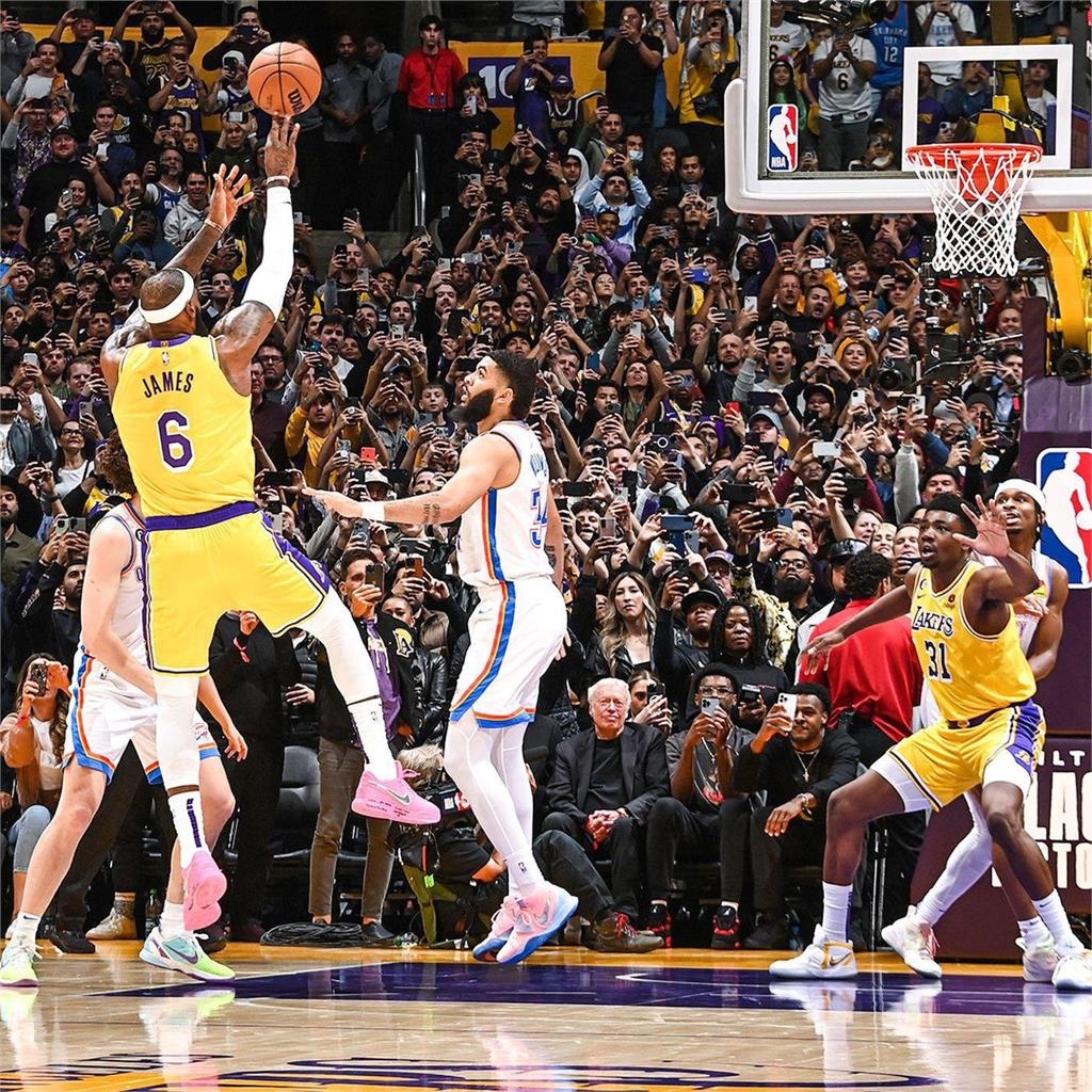 NBA/「詹皇」震撼道別紫金城!湖人球團暖心發文「永遠是家人」感動球迷