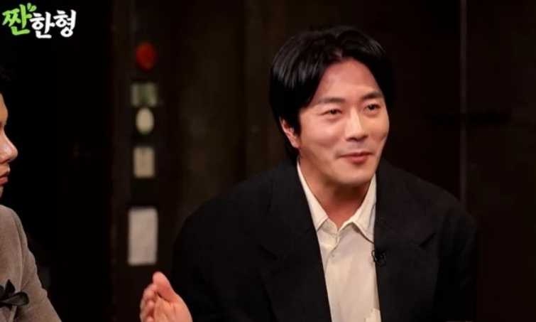 權相佑過去曾因阿基里斯腱斷裂開刀，去年又首度公開肝臟長瘤。（圖／翻攝自짠한형 신동엽YT）