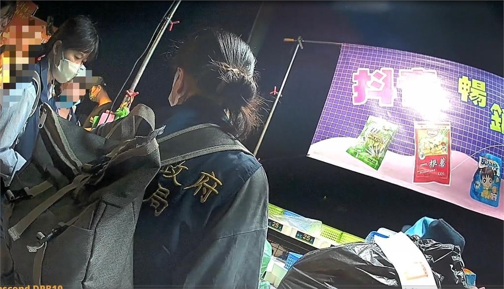 高雄翁園夜市攤商販售中國零食　40品項將銷毀.最高開罰300萬