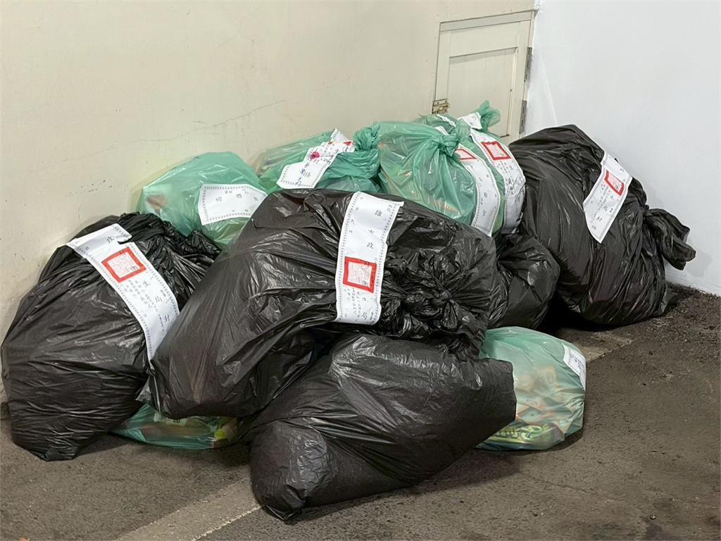 高雄翁園夜市攤商販售中國零食　40品項將銷毀.最高開罰300萬