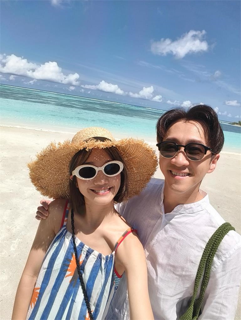 Lulu陳漢典二度蜜月突衝馬爾地夫!穿辣妹泳裝曬閃照 網驚呼他「婚後差別大」