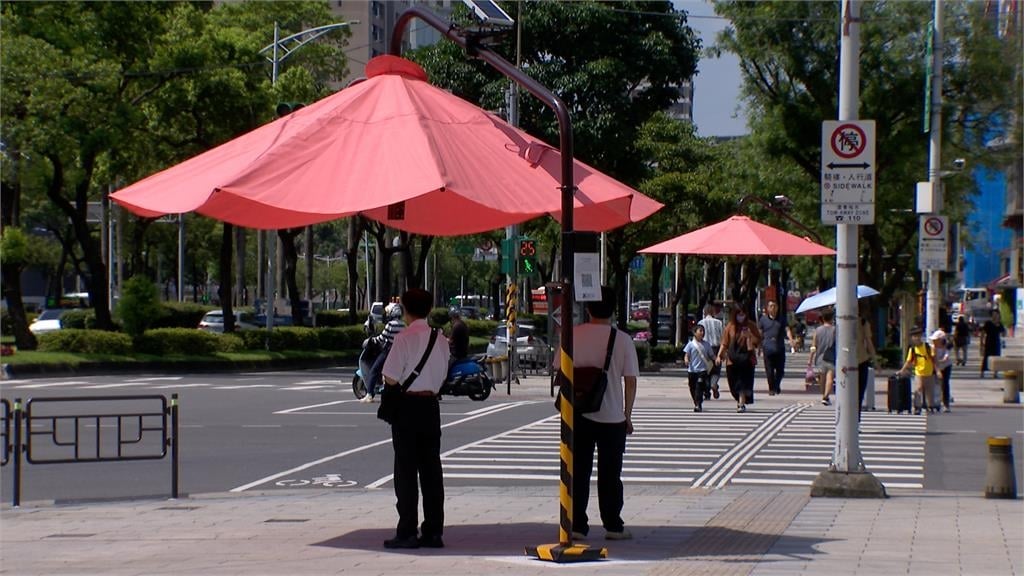 北市遮陽傘「造型」戰區域？　議員痛批：瞧不起中正萬華