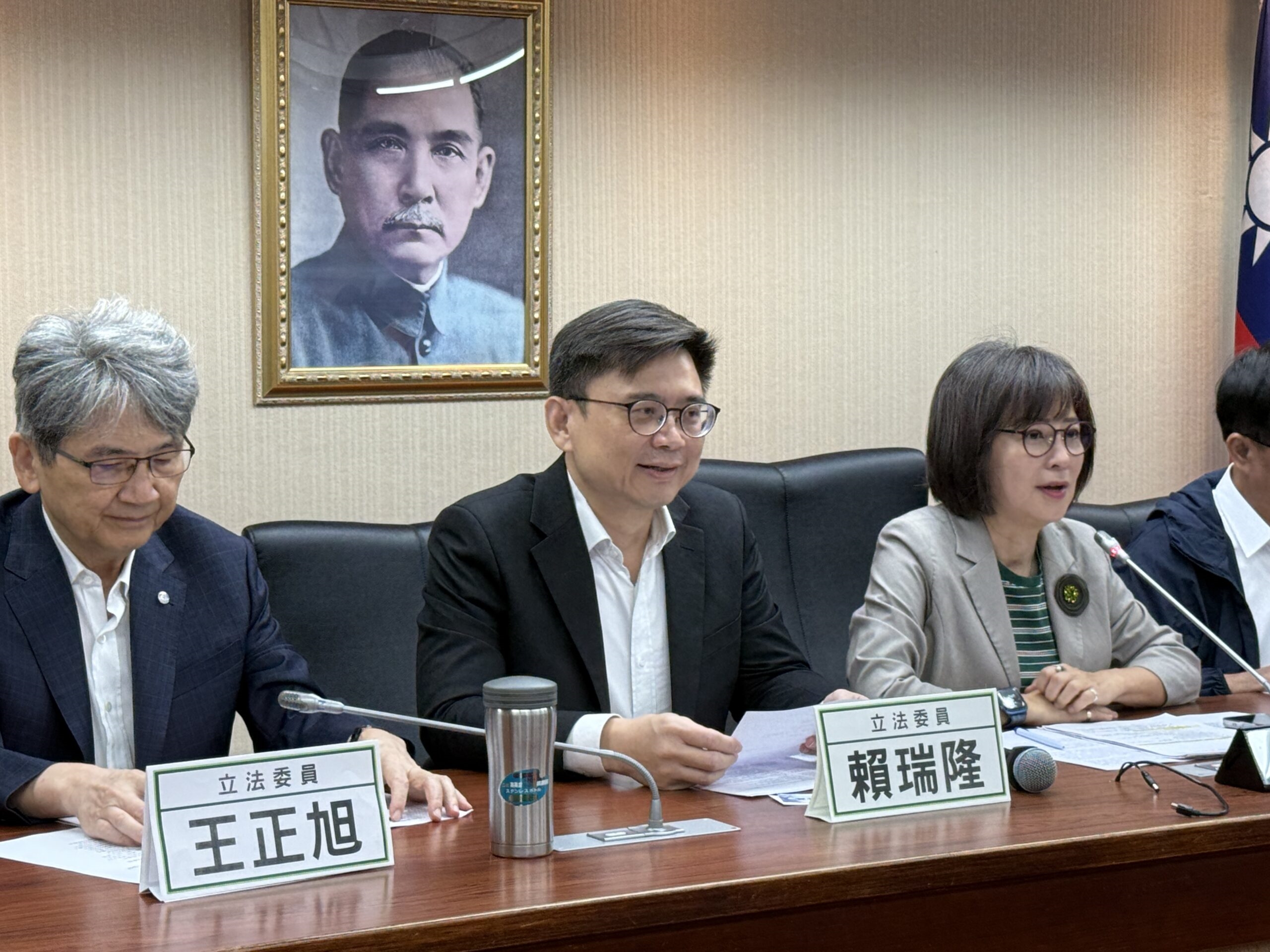 五一平台聯盟拜會爭取勞退改革 賴瑞隆提9%修法版本