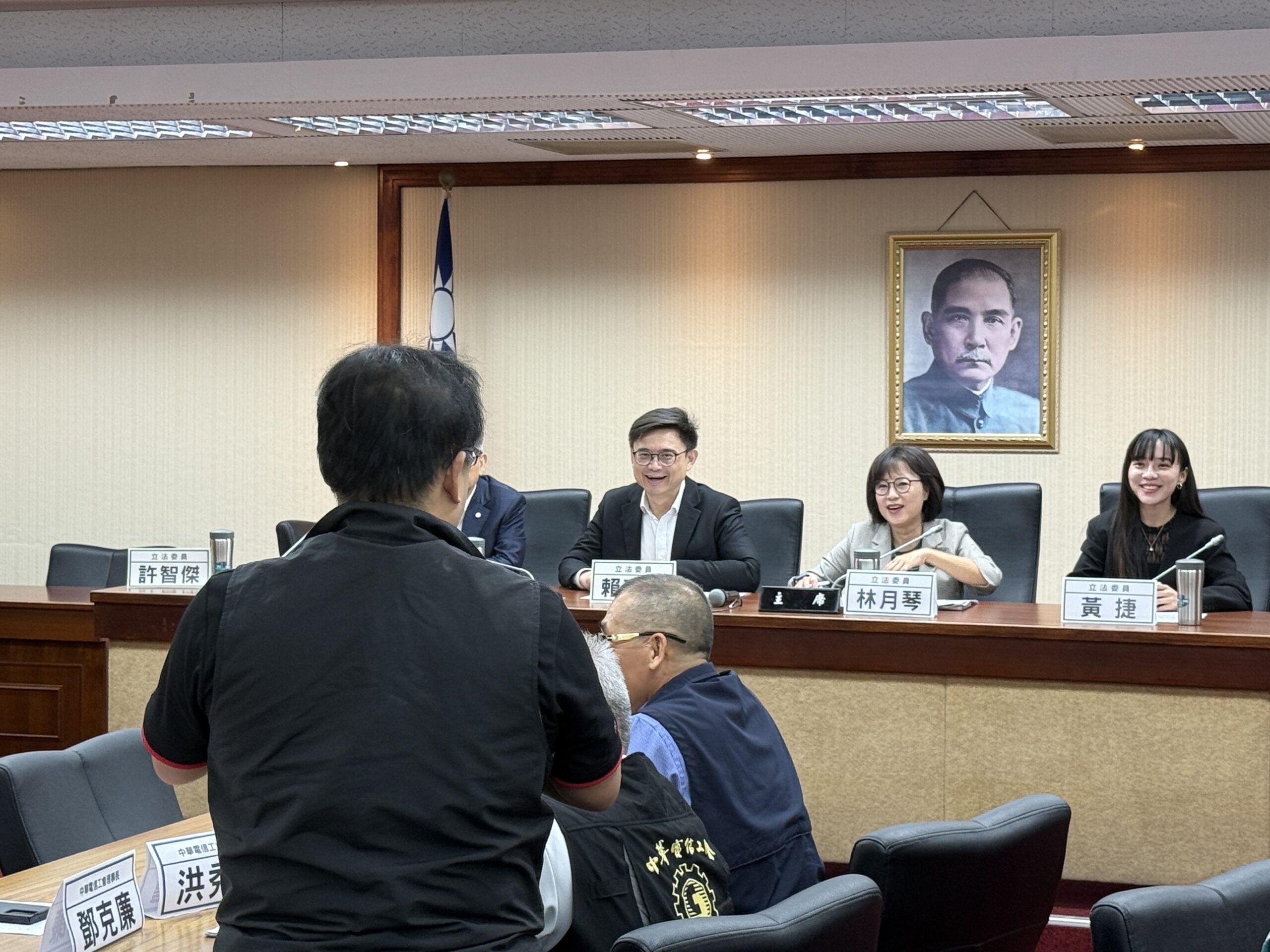 五一平台聯盟拜會爭取勞退改革 賴瑞隆提9%修法版本