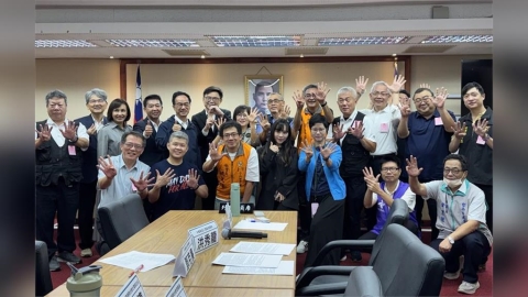 五一平台聯盟拜會爭取勞退改革 賴瑞隆提9%修法版本