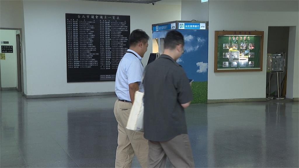 心虛?綠議員回應遮陽傘議題 北市府派工務局到場「觀察」