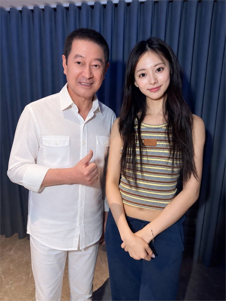 台語天王也是粉絲!蔡小虎夜市捕獲「野生子瑜」 私下親密合照曝光