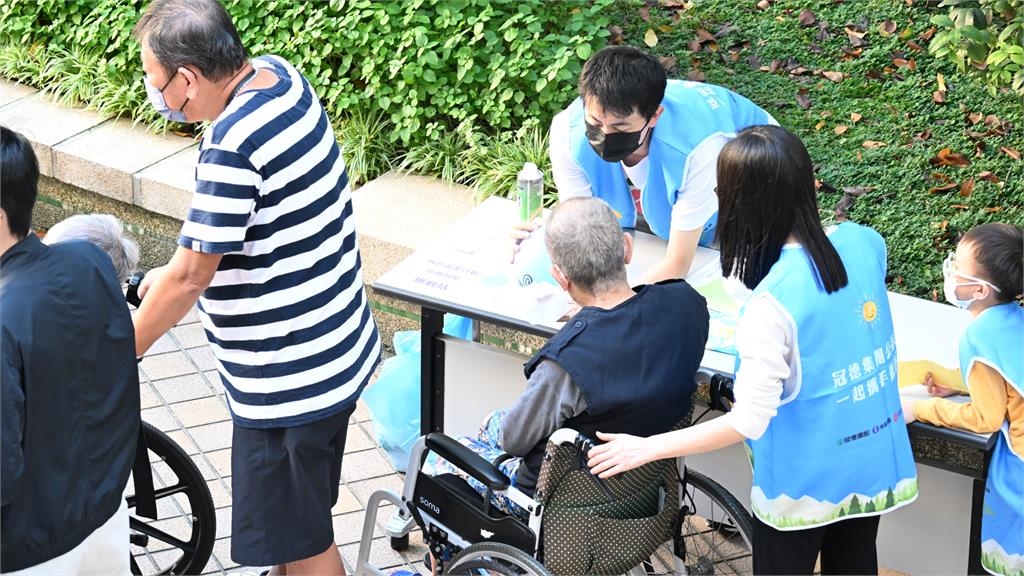 暑假最易鬧血荒!捐血車開進商場 號召民眾挽袖救人