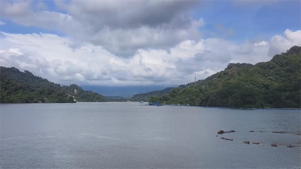 睽違419天!苗栗鯉魚潭水庫 鋸齒堰溢流超壯觀