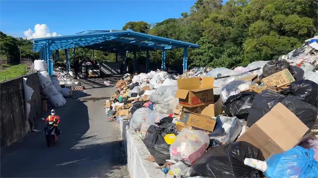 小琉球垃圾暴量堆成山 清運案流標15次公所失職?