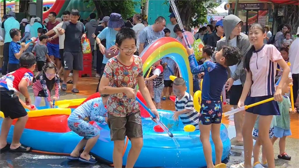 彰化田中水樂園嗨翻 親子戲水放電又消暑