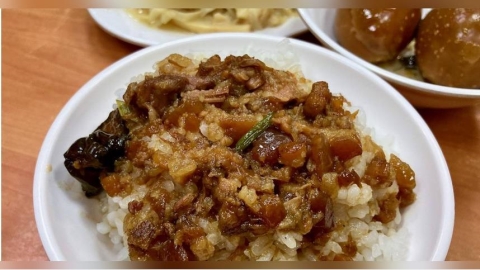 台中滷肉飯徵人「月薪63K、做4休1」　網爆料：恐1人扛全場