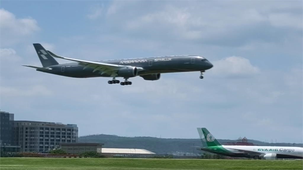 K董開回來了! 張國煒親駕首架"藝術機" 航空迷擠爆爭睹