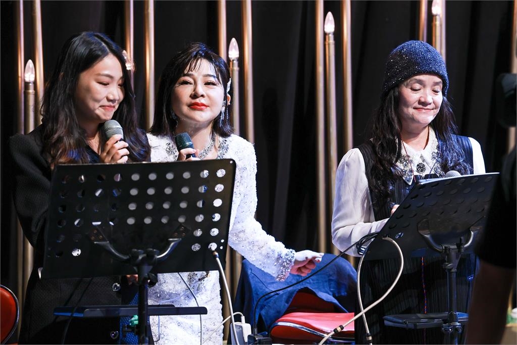 《超級冰冰Show》 王彩樺大方承認鼻子花了35萬！與秀蘭瑪雅合唱躲在合音老師旁