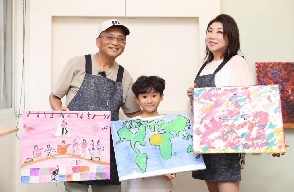 孔鏘罕見「同框7歲孫」畫面曝！甜曬當外公日常：愛孫最愛情勒我