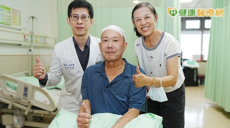 半夜跌倒爬不起來竟是腦瘤作祟　「清醒開顱」助重拾行走能力