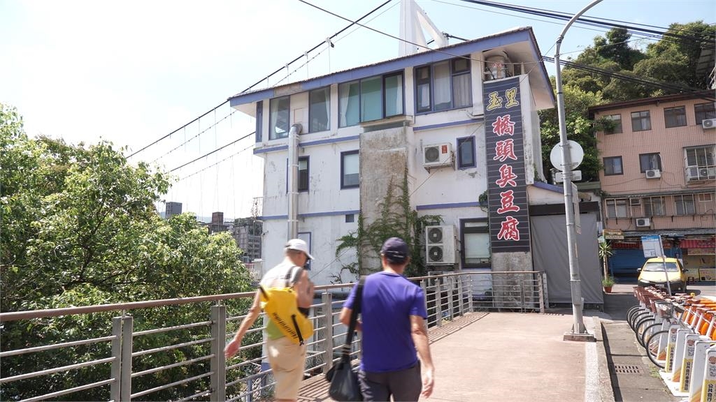 "玉里橋頭臭豆腐"碧潭店開幕 第2天火速遭環保局開單