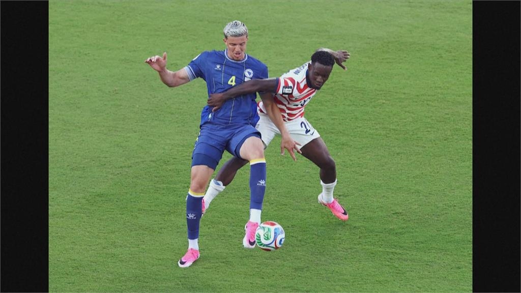 川普一通電話搞定！　FIFA暫緩處分美國前鋒紅牌