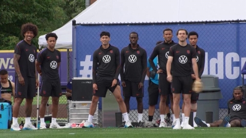 川普一通電話搞定！　FIFA暫緩處分美國前鋒紅牌