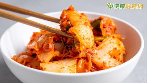 泡菜幫排塑膠微粒?研究發現特定益生菌是功臣 但人體效果待證實