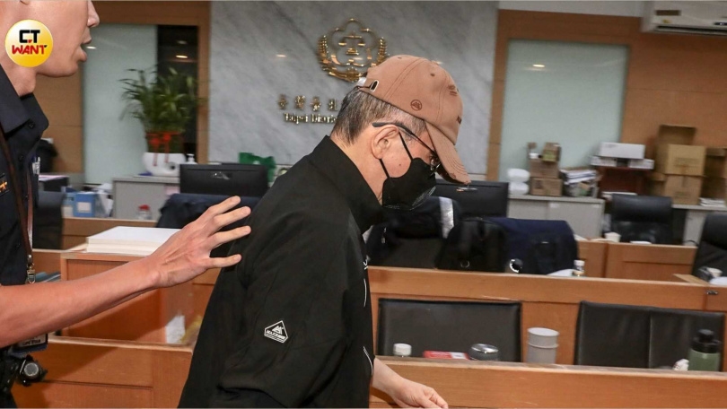 張國政獲1000萬元交保。（圖／周志龍攝）