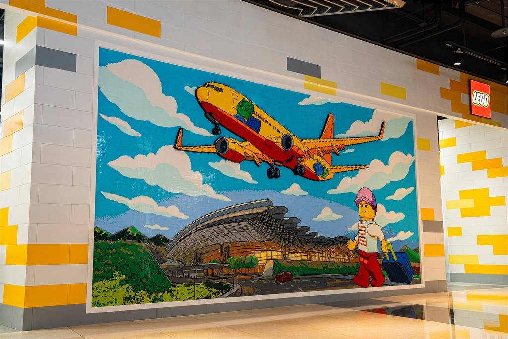 世足賽(影)/等你參一「腳」!樂高插旗桃園「30秒搬搬樂」梅西鐵粉瘋搶偶像積木