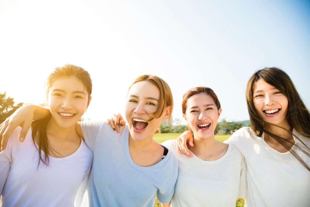 有些女性自己會賺錢、會生活、跟閨密互相陪伴，過得閃閃發亮。當妳的靈魂已經強大到不需要任何人來當妳的避風港，婚姻能帶給妳的邊際效益其實非常低。圖/123RF圖庫